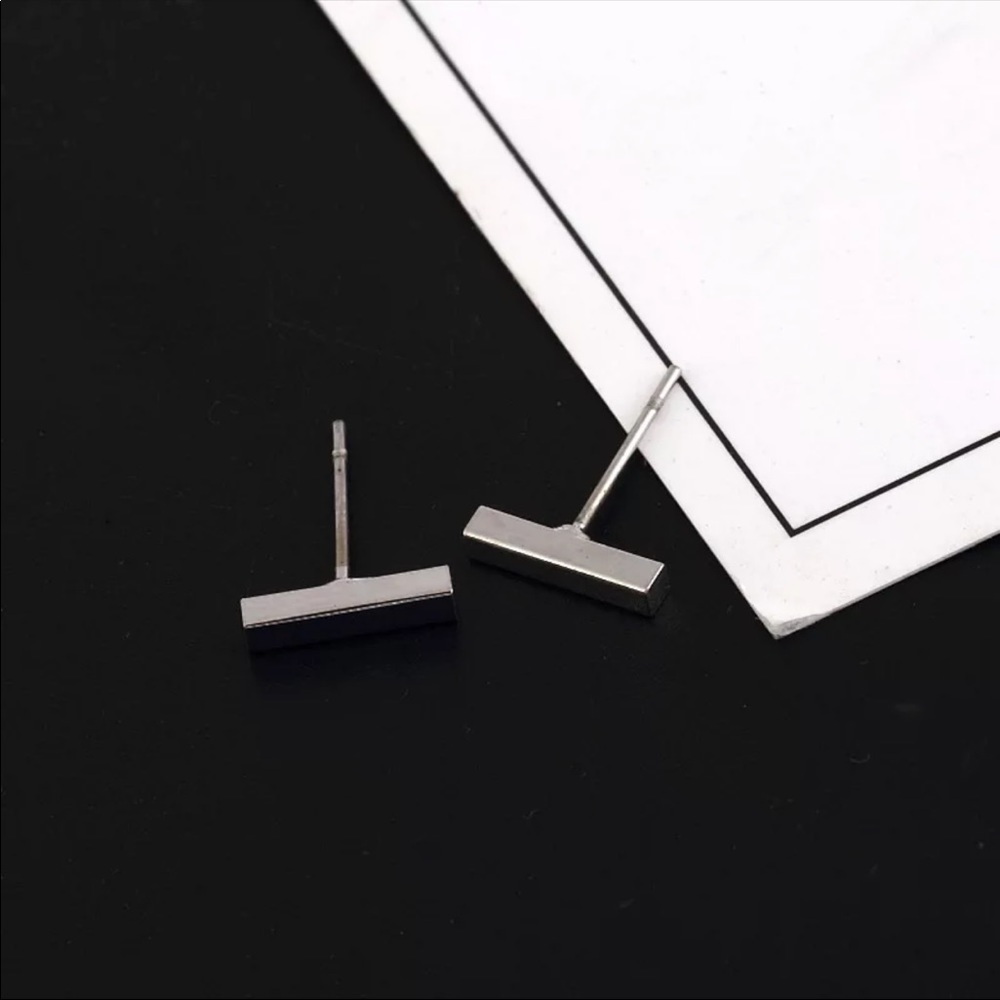 New Gold Silver Minimalism Ear Stud - Picture 2 of 4